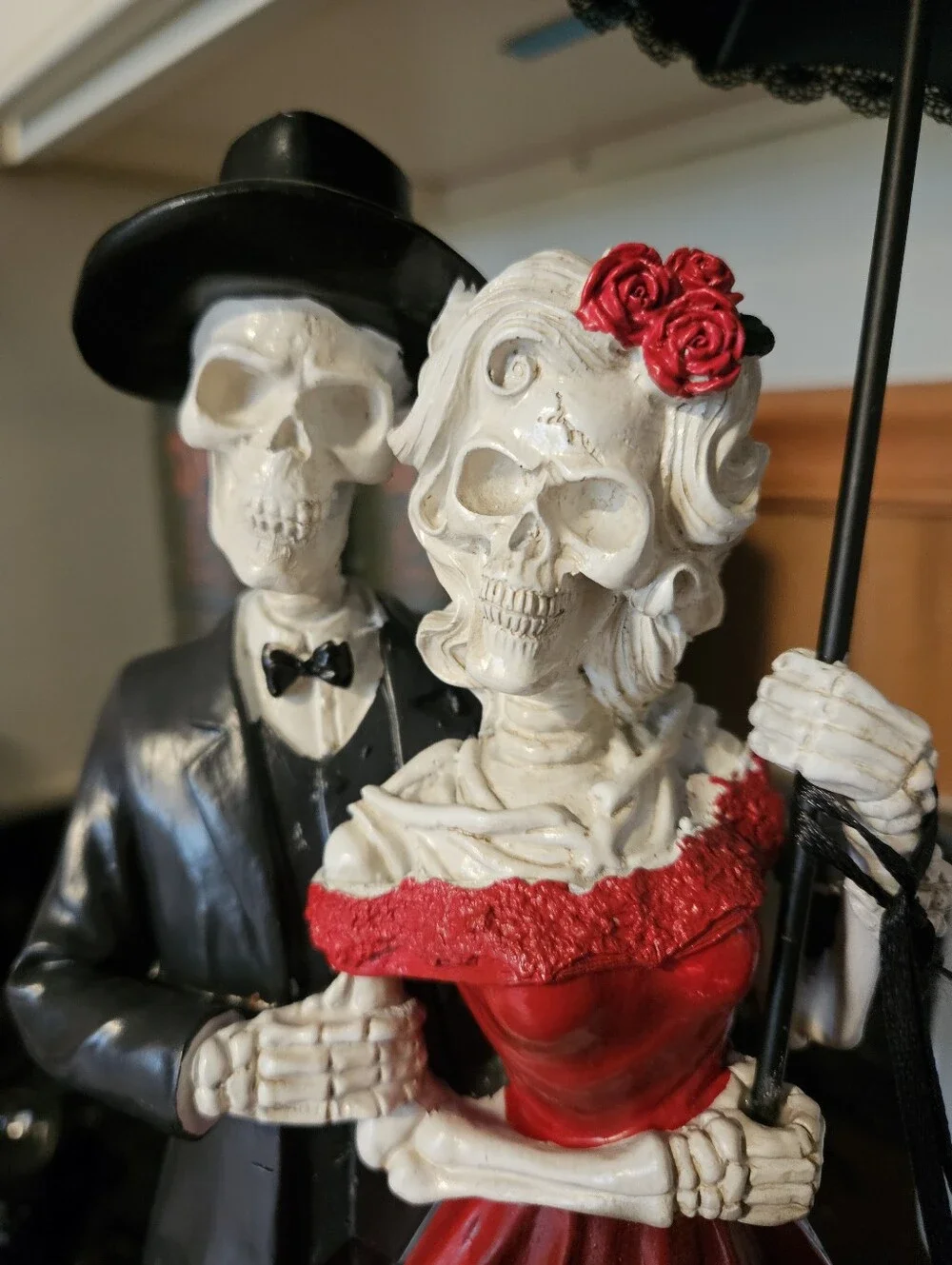 Nww! Halloween Skeleton Well Dressed Couple With Metel Umbrella